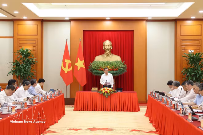 General Secretary of the Communist Party of Vietnam Central Committee and President To Lam speaks at the working session with the Party Central Committee's Commission for Policy and Strategy on October 1, 2026. (Photo: VNA)