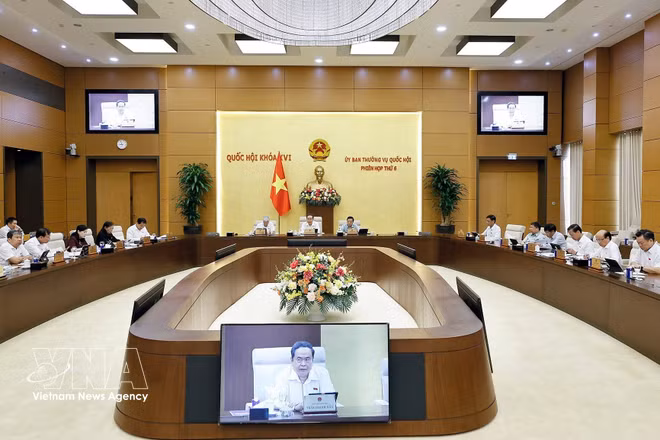 A discussion of the NA Standing Committee at its sixth session in late September (Photo: VNA)