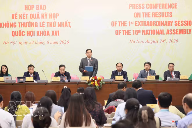 Vice Chairman of the NA Office Nguyen Van Hien speaks at the press conference on August 24. (Photo: VNA)