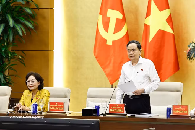 NA President Tran Thanh Man speaks at the meeting. (Photo: VNA)
