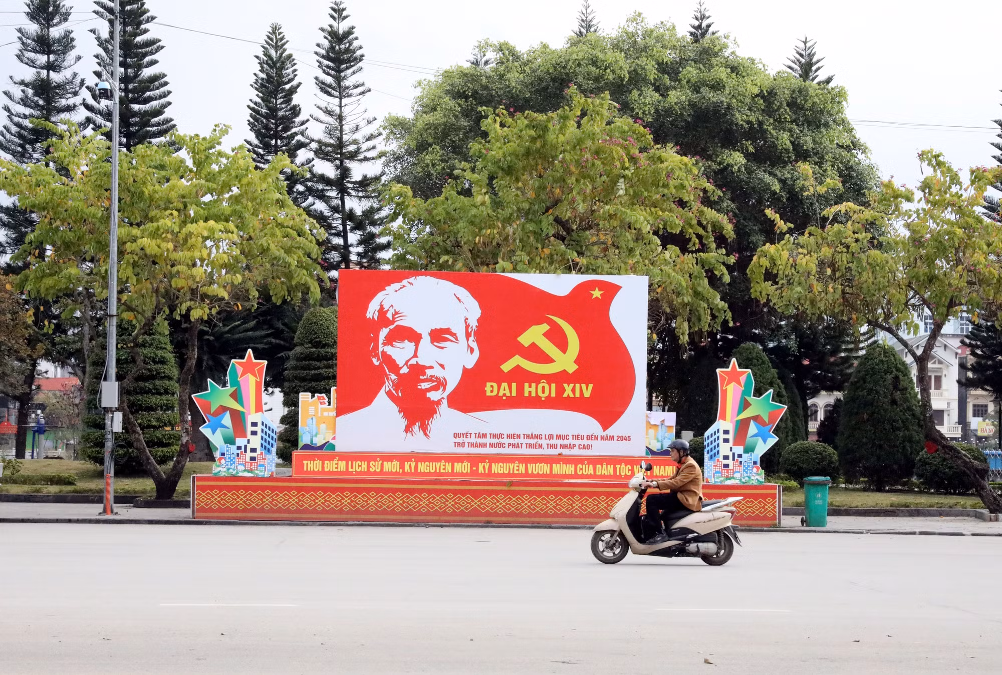 09-xu-lang-ruc-ro-co-hoa-chao-mung-dai-hoi-xiv-cua-dang-8537055.jpg