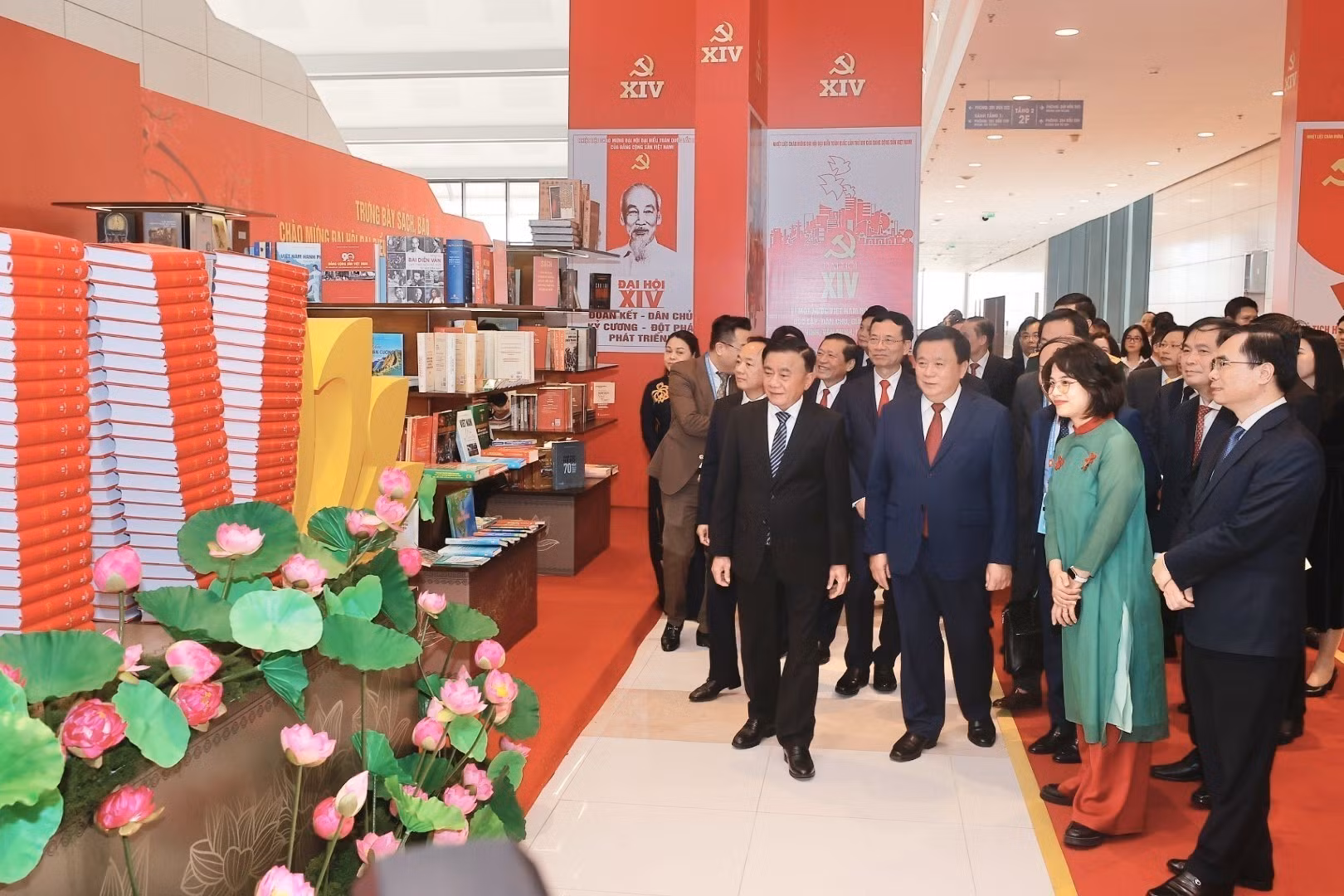 vna-potal-khai-truong-trung-tam-bao-chi-dai-hoi-xiv-cua-dang-8529471.jpg