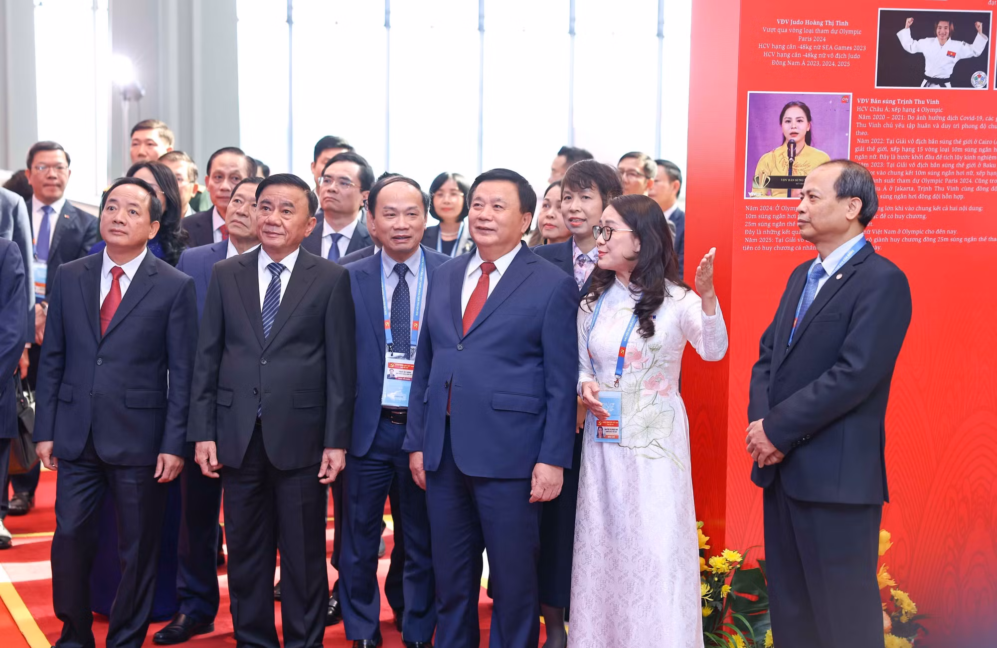 vna-potal-khai-truong-trung-tam-bao-chi-dai-hoi-xiv-cua-dang-8529525.jpg
