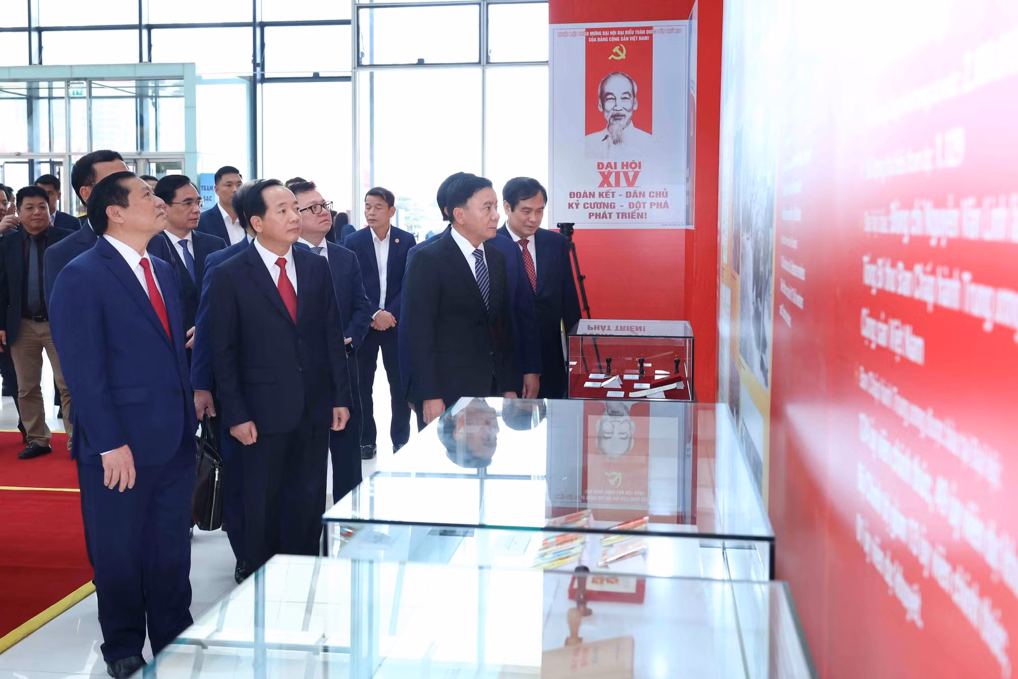 vna-potal-khai-truong-trung-tam-bao-chi-dai-hoi-xiv-cua-dang-8529515.jpg