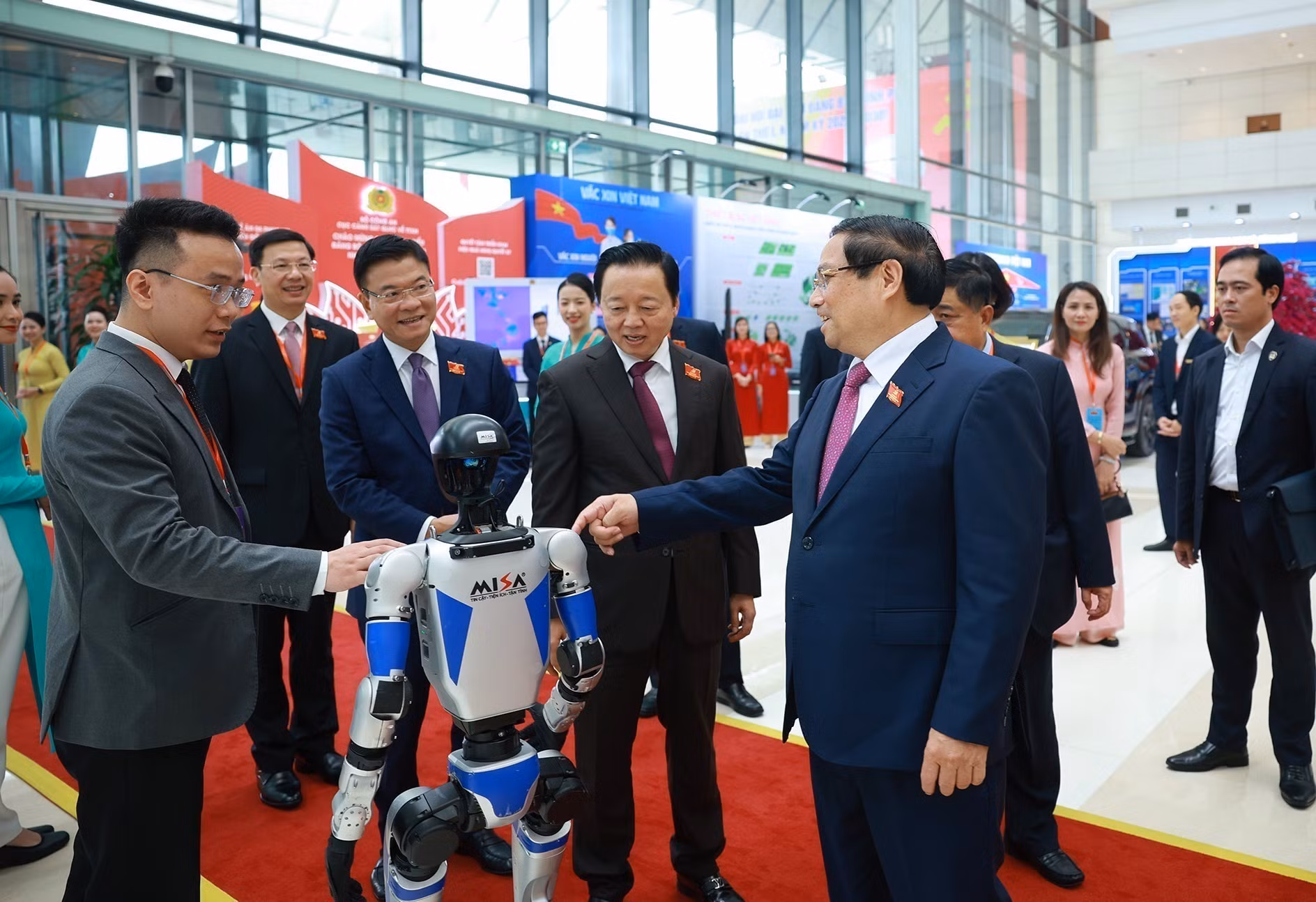 vna-potal-phien-tru-bi-dai-hoi-dai-bieu-dang-bo-chinh-phu-lan-thu-nhat-nhiem-ky-2025-2030-8333622.jpg