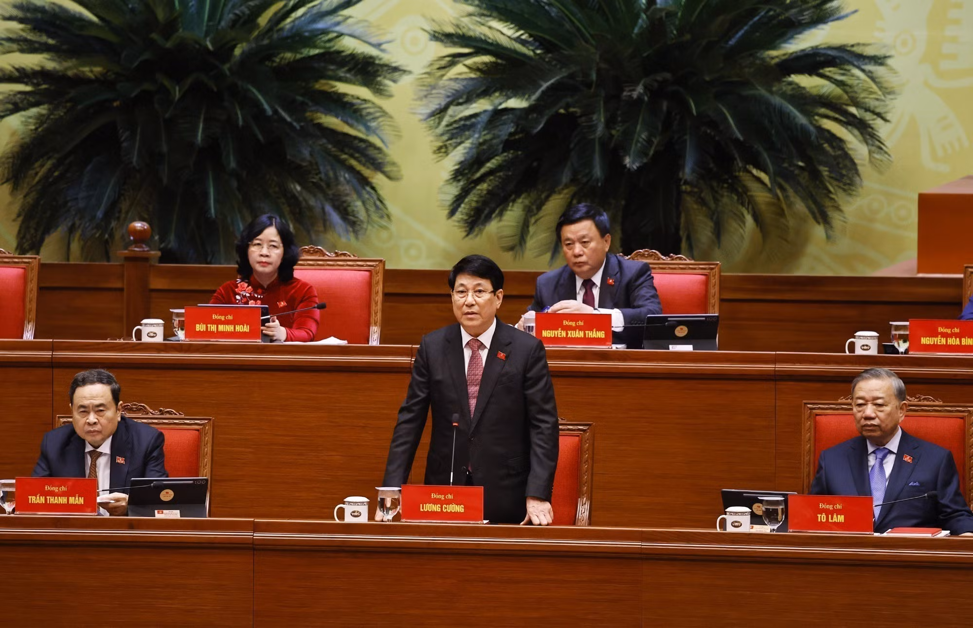 vna-potal-dai-hoi-dang-xiv-phien-thao-luan-tai-hoi-truong-ve-cac-van-kien-dai-hoi-8542567.jpg