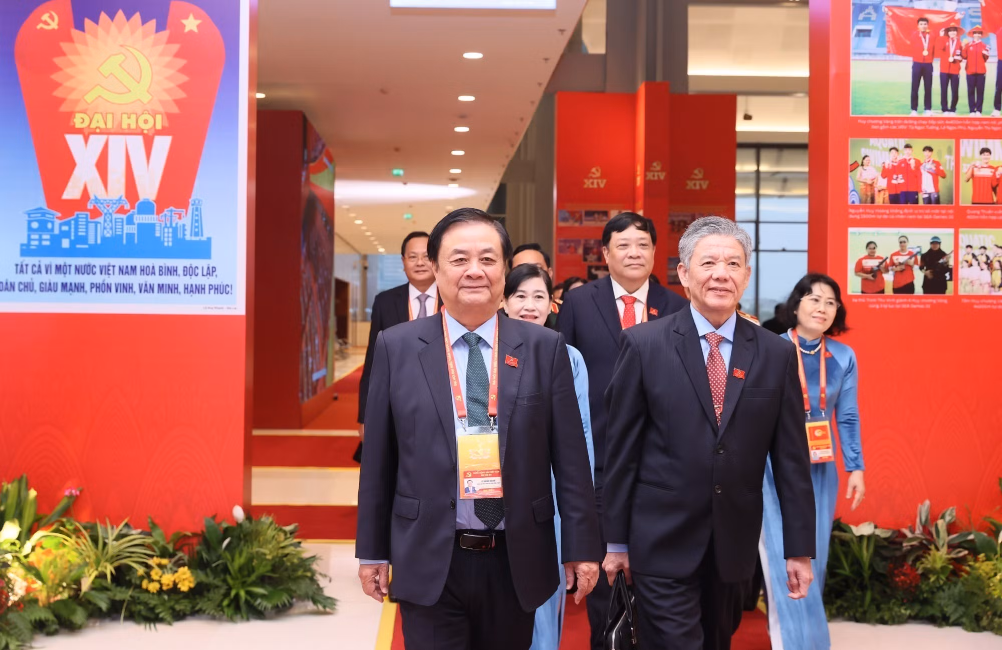 vna-potal-dai-hoi-dang-xiv-phien-thao-luan-tai-hoi-truong-ve-cac-van-kien-dai-hoi-8542549.jpg