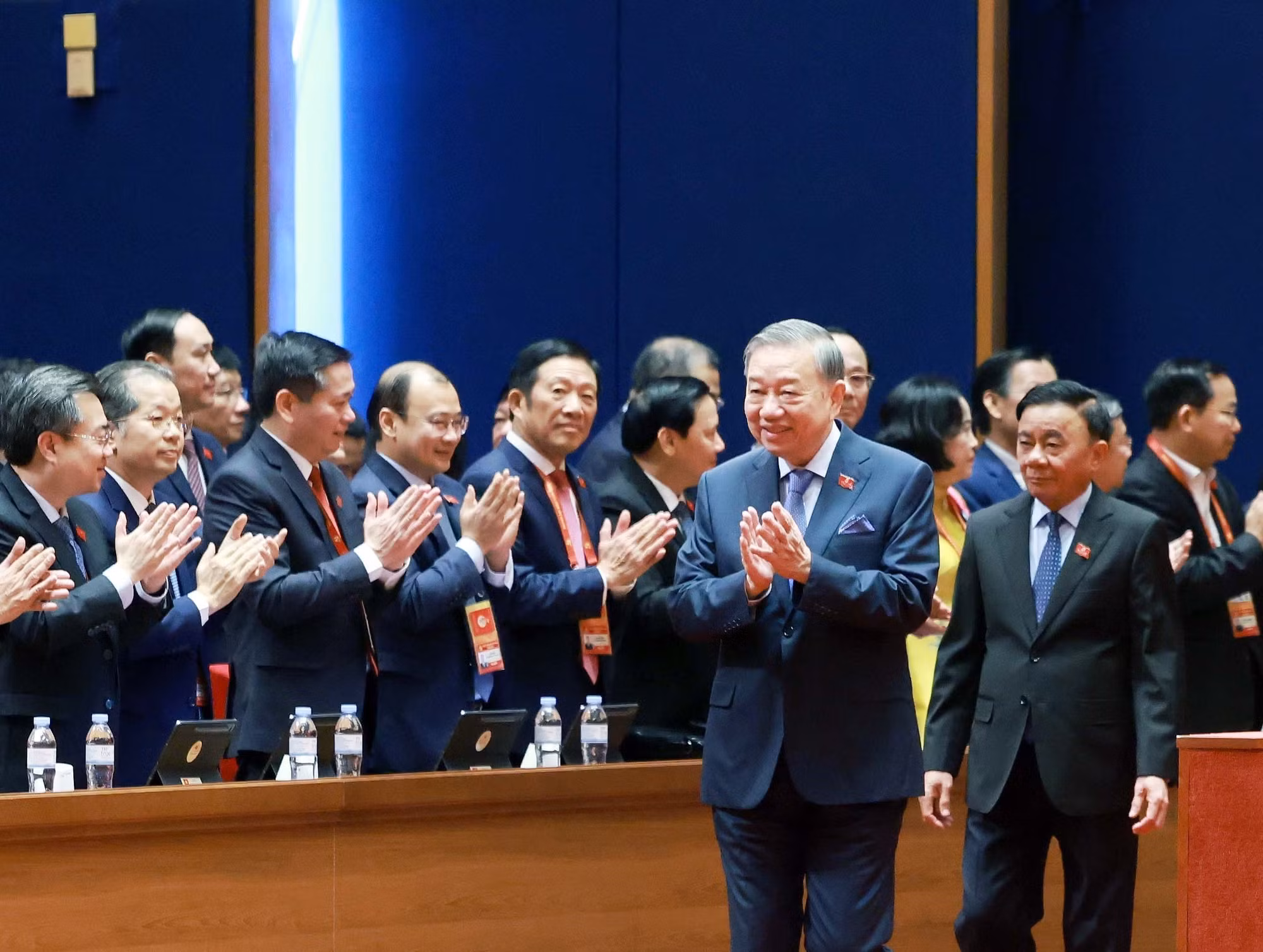 vna-potal-dai-hoi-dang-xiv-phien-thao-luan-tai-hoi-truong-ve-cac-van-kien-dai-hoi-8542645.jpg
