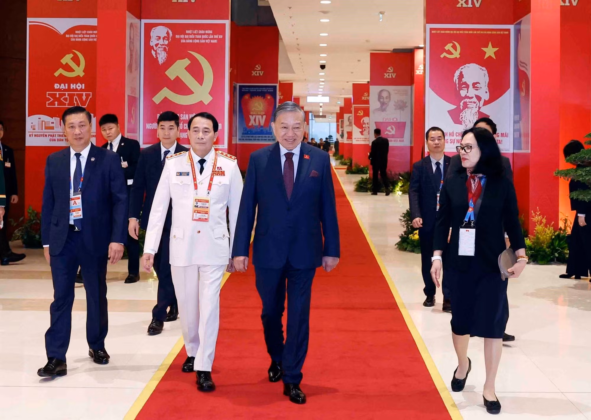 vna-potal-lanh-dao-dang-nha-nuoc-du-phien-hop-tru-bi-dai-hoi-xiv-cua-dang-8537584.jpg