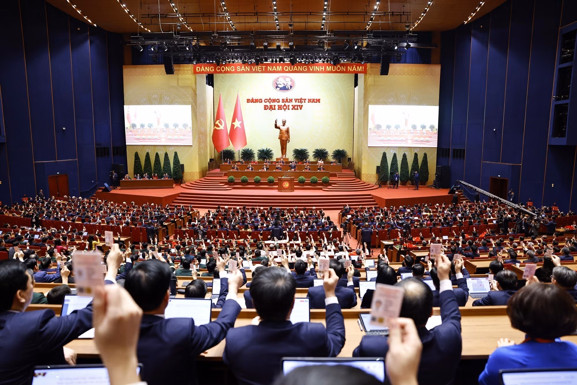 vna-potal-be-mac-dai-hoi-xiv-cua-dang-8547942.jpg