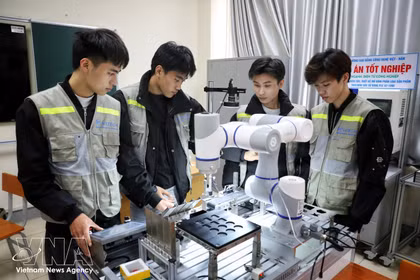 Vietnam to award 1,500 full scholarships for strategic technology training abroad 