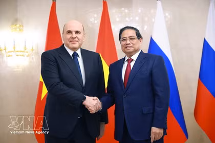 Vietnamese, Russian PMs hold talks, witness signing of nuclear power agreement