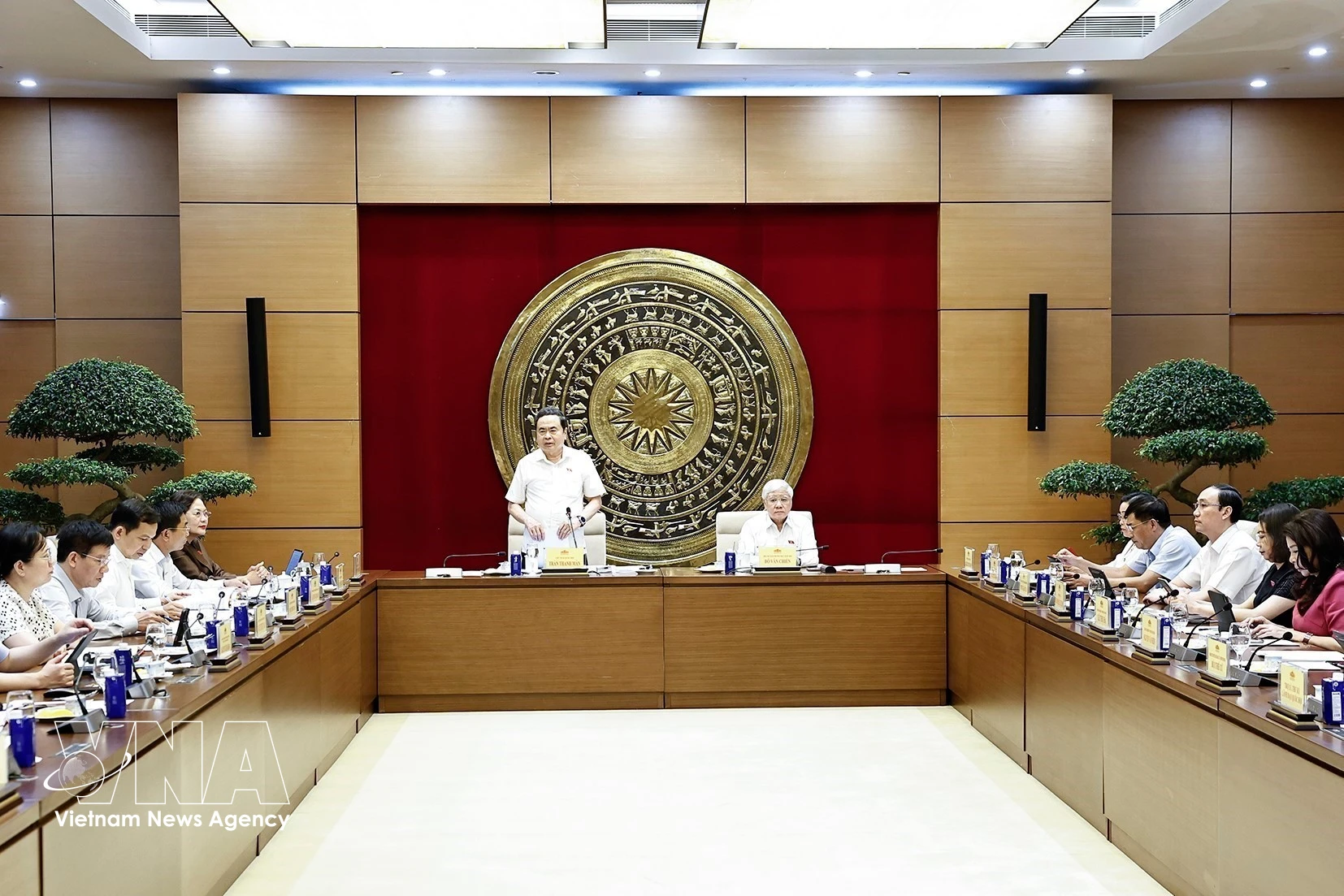 Chairman of the National Assembly Tran Thanh Man speaks at a working session with the NA Office in Hanoi on May 18, 2026. (Photo: VNA)