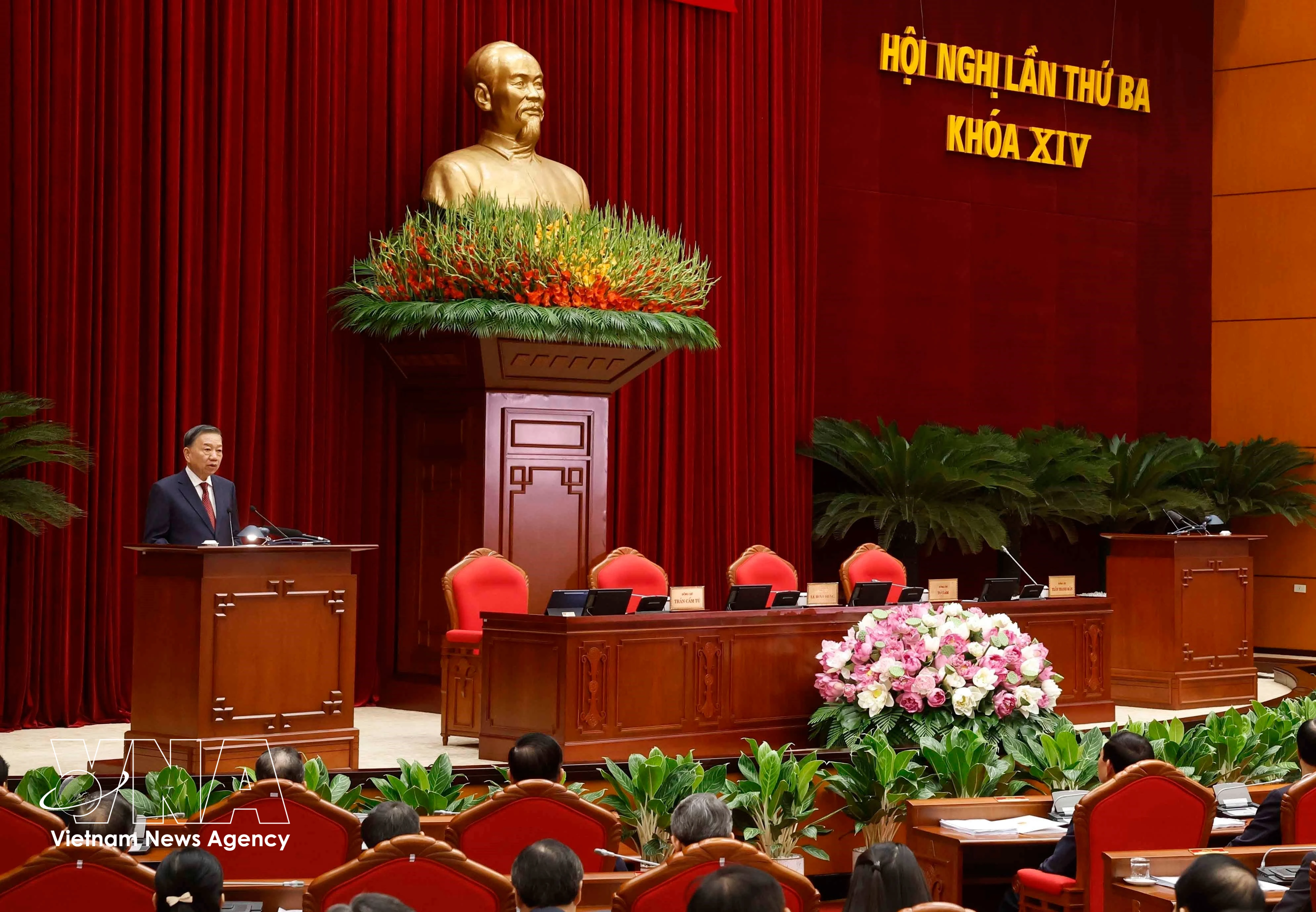 Party General Secretary and State President To Lam speaks at the closing ceremony of the third meeting of the 14th Party Central Committee. (Photo: VNA)