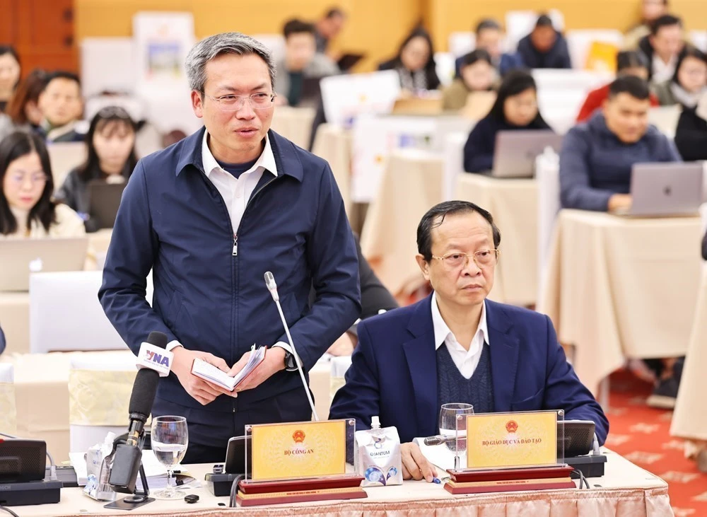 Major General Nguyen Quoc Toan (standing), Chief of the MPS Office and its spokesperson, speaks at the press conference (Photo: VNA)
