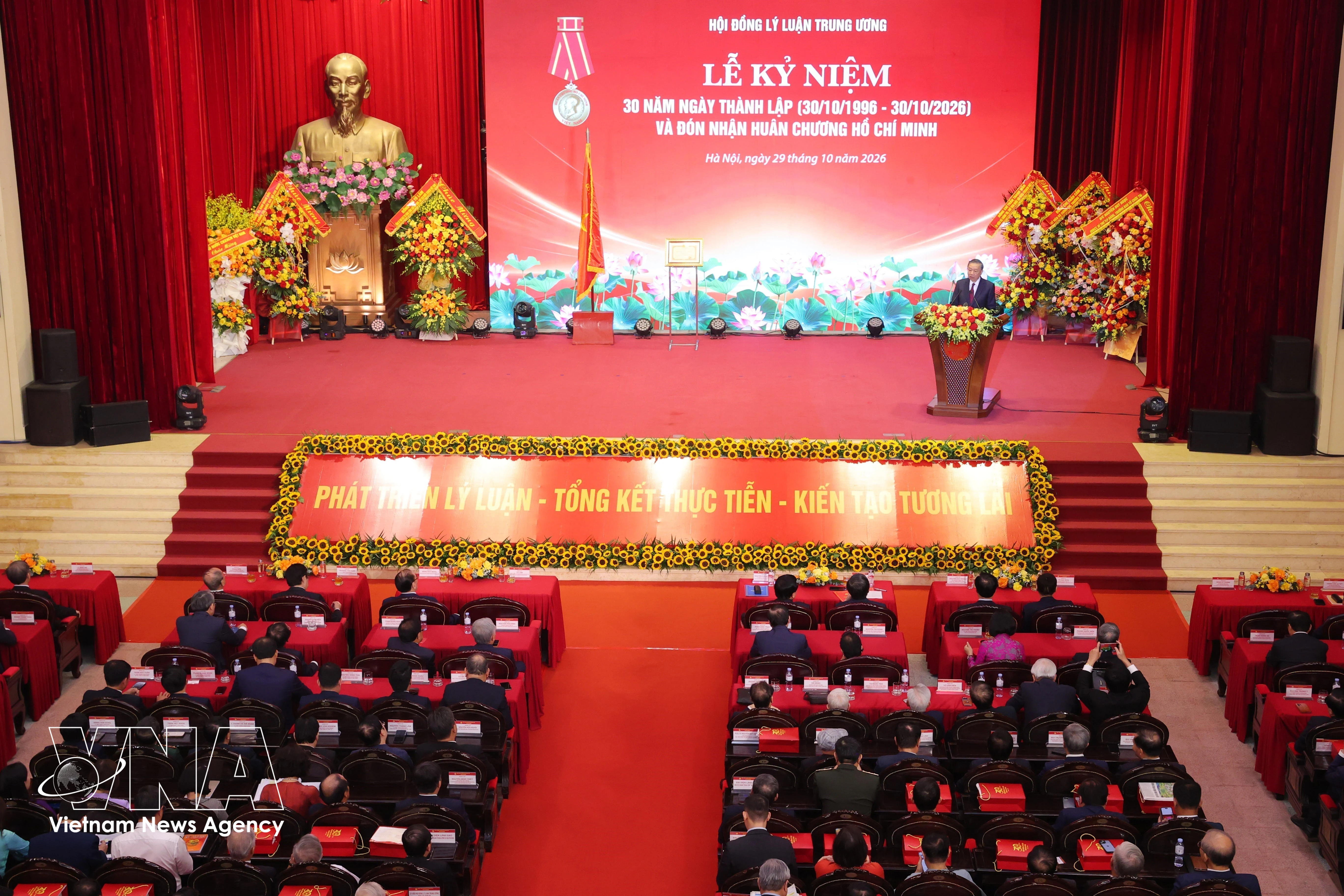 General Secretary of the Communist Party of Vietnam Central Committee and President To Lam addresses a ceremony to mark the 30th anniversary of the Central Council for Theoretical Studies (CCTS)'s establishment on October 29, 2026. (Photo: VNA)