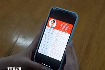 Information about candidates for the Khanh Hoa provincial People's Council for the 2026-2031 term is published on digital information channels, making it convenient for voters to explore. (Photo: VNA)