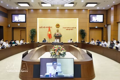 The National Assembly (NA) Standing Committee discusses the draft revised Law on International Agreements at its fifth session on August 28. (Photo: VNA)