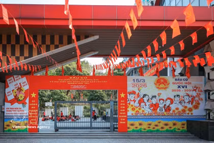 At Chu Van An Secondary School, also Polling Station No. 1, in Tay Ho ward, Hanoi. (Photo: VNA)