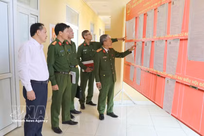 A delegation from the Department of Public Security of Ninh Binh inspect election preparations at Detention Centre No.2 in Ly Thuong Kiet ward. (Photo: VNA)
