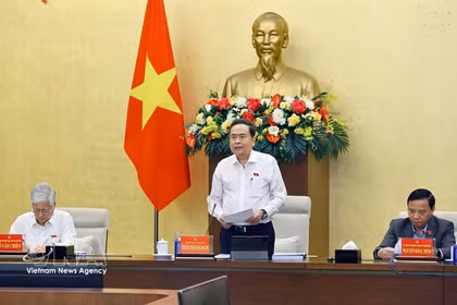 Politburo member, Secretary of the National Assembly (NA)'s Party Committee, and NA Chairman Tran Thanh Man speaks at the meeting at the NA House in Hanoi on April 5, ahead of the first session of the 16th legislature. (Photo: VNA)