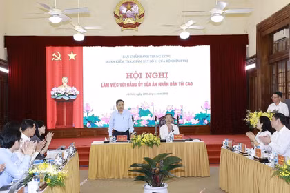 NA Chairman Tran Thanh Man speaks at the working session. (Photo: VNA)