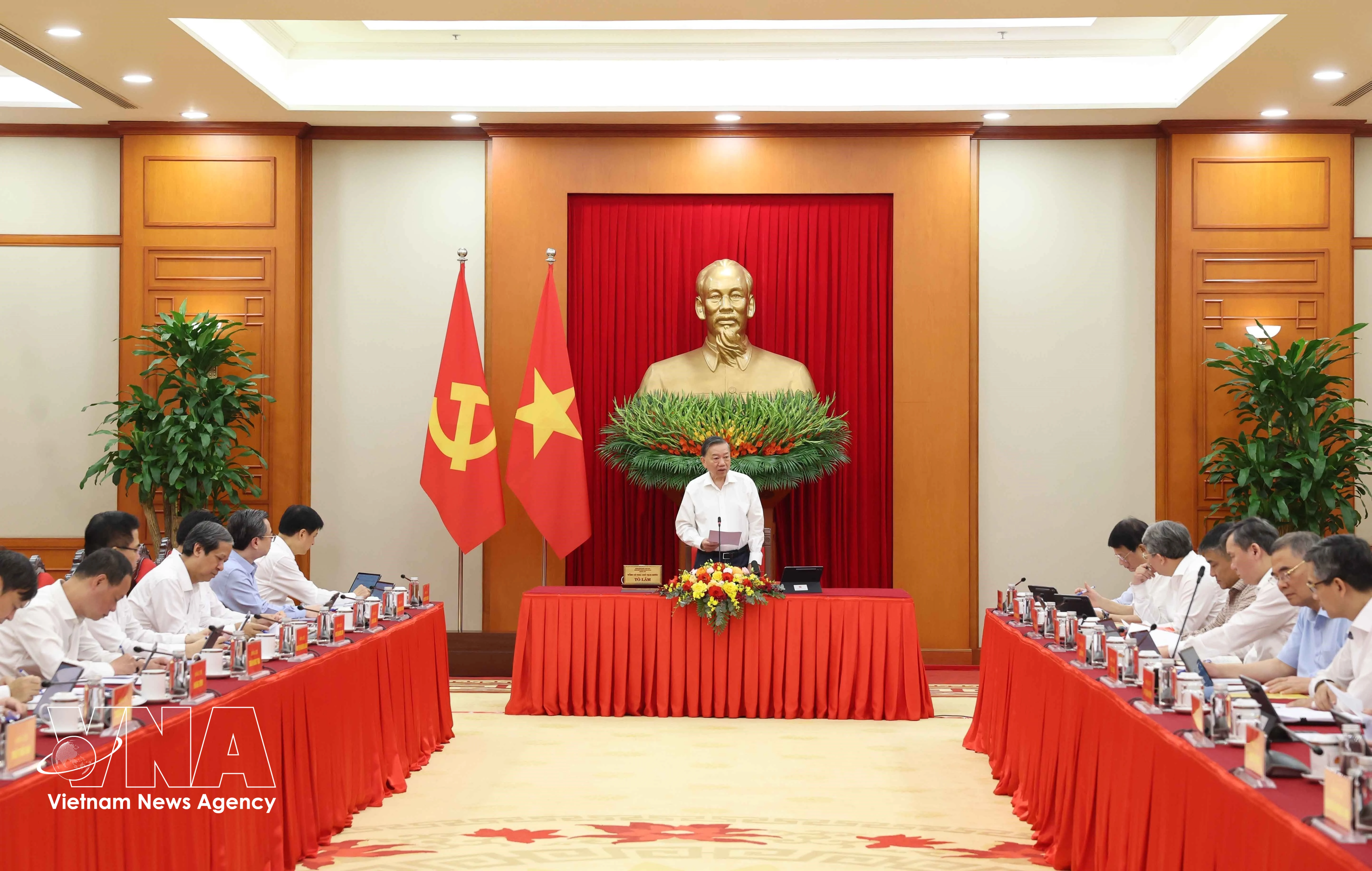 General Secretary of the Communist Party of Vietnam Central Committee and President To Lam speaks at the working session with the Party Central Committee's Commission for Policy and Strategy on October 1, 2026. (Photo: VNA)