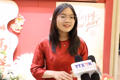 Nguyen Thi Thuy Linh, a third-year student majoring in Chinese language at Beijing Language and Culture University, speaks in an interview with a Vietnam News Agency correspondent in Beijing. (Photo: VNA)