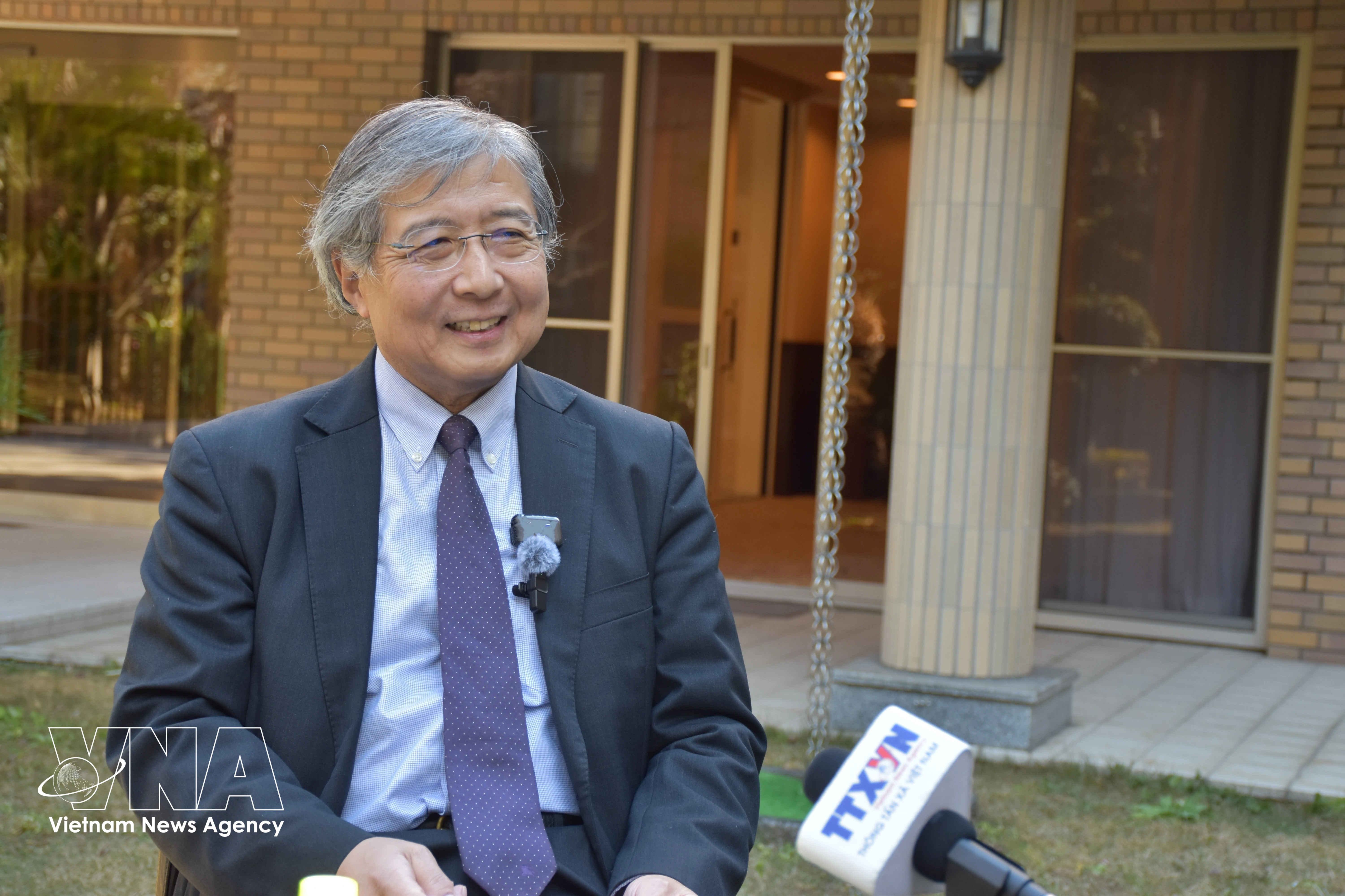 Toshiro Nishizawa, senior fellow at the Strategic Communications Education and Research Unit (SCERU) of the University of Tokyo and fellow at the Asian Development Bank Institute (ADBI), speaks to the Vietnam News Agency. (Photo: VNA)