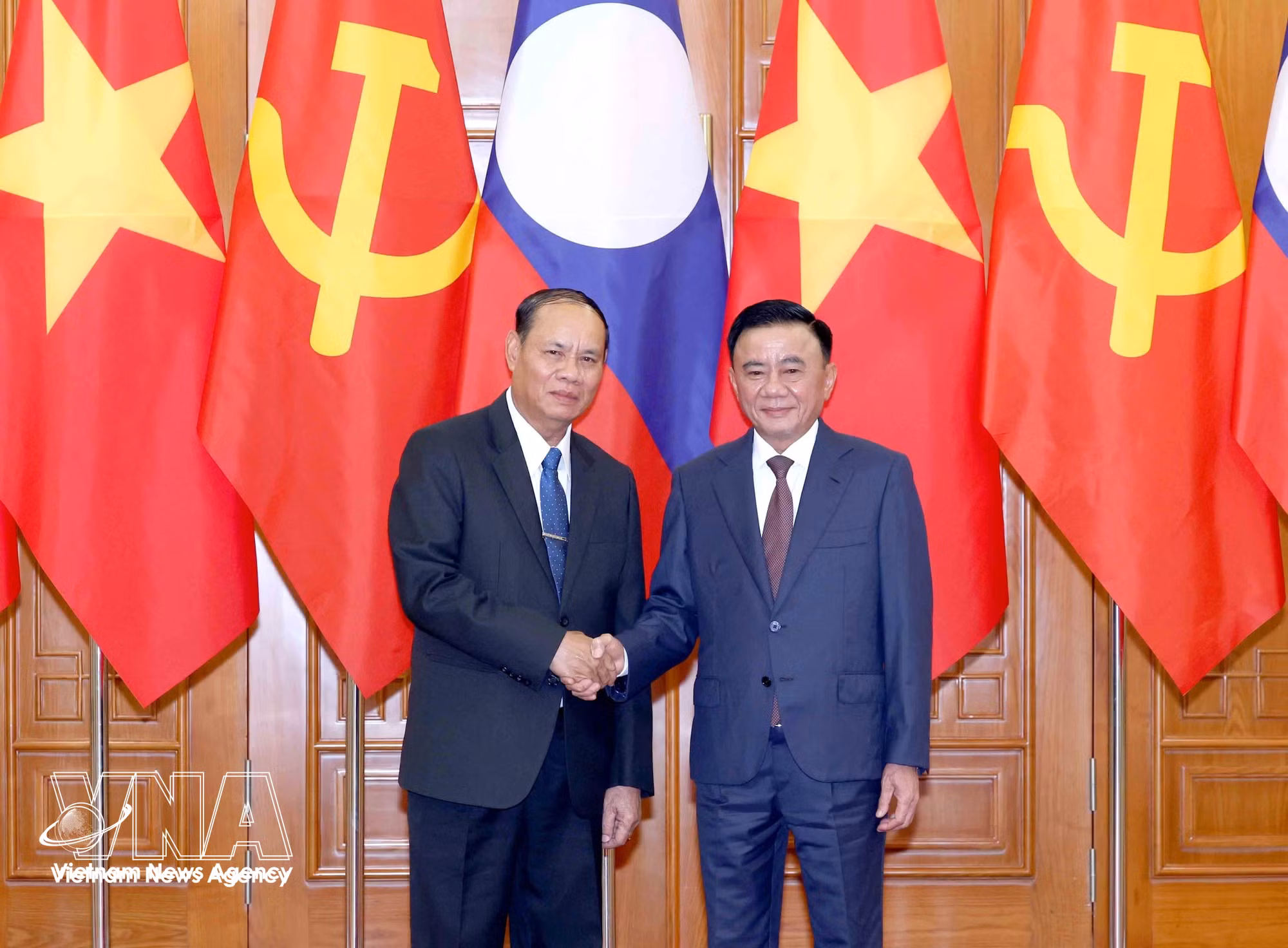 vnanet_potal-thuong-truc-ban-bi-thu-tran-cam-tu-chu-tri-le-don-thuong-truc-ban-bi-thu-lao-9089037-1.jpg