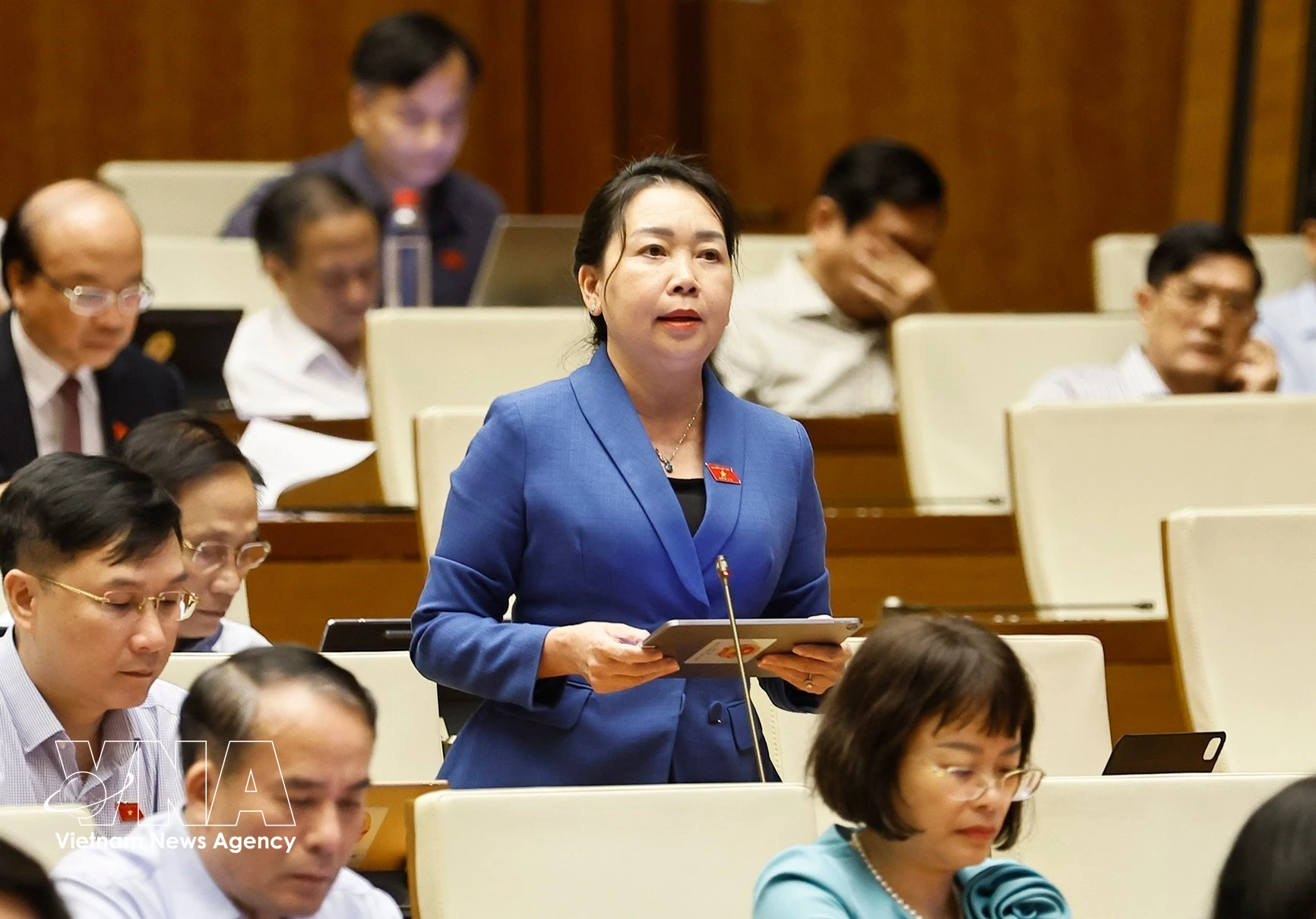 Deputy Ly Tiet Hanh from Gia Lai province speaks at the National Assembly sitting on August 21. (Photo: VNA)