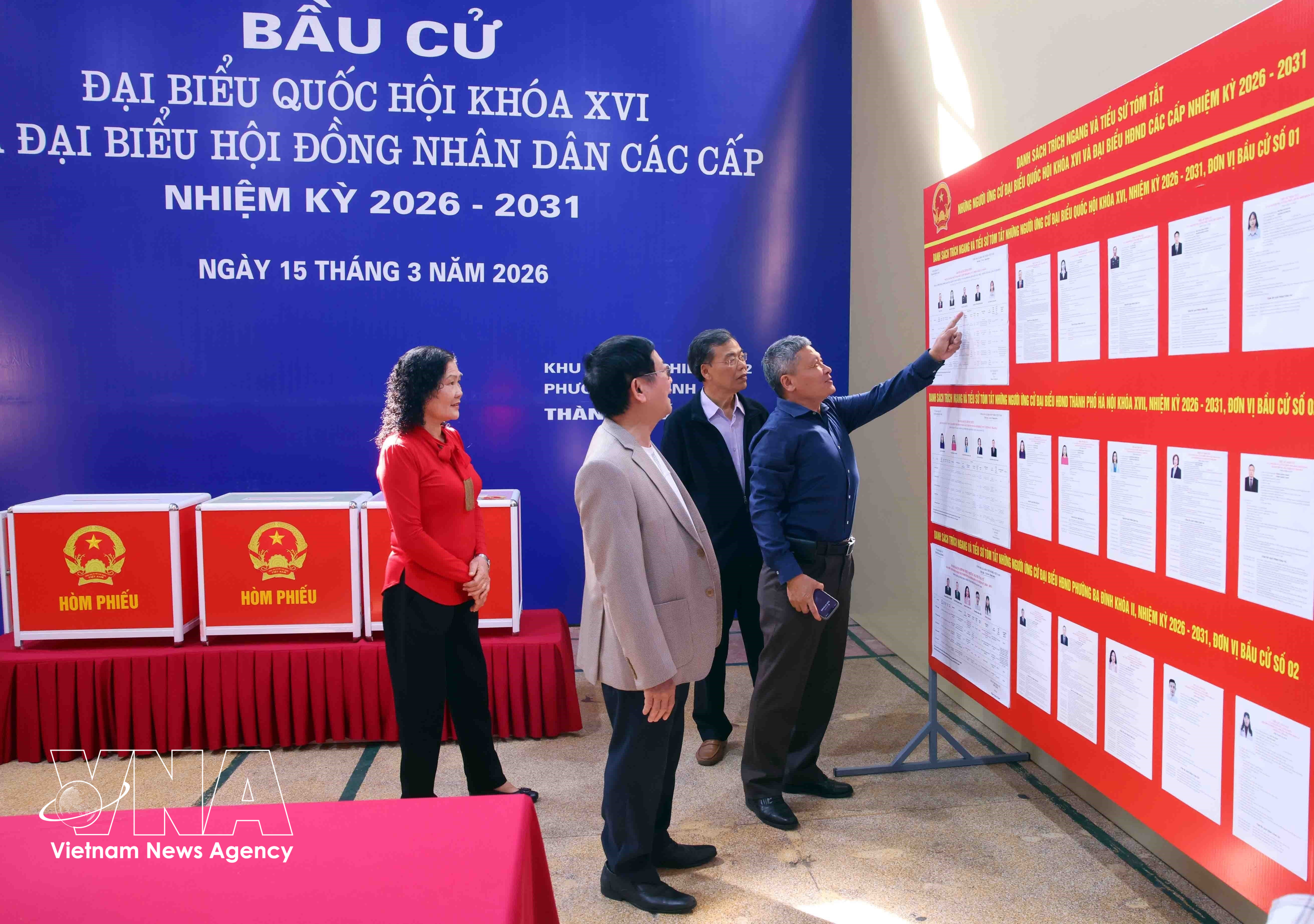 Voters study information of candidates before the polling day. (Photo: VNA)