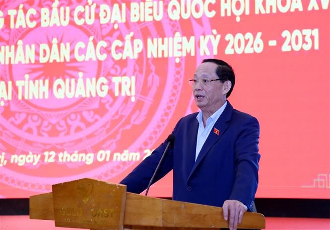 National Assembly (NA) Vice Chairman Tran Quang Phuong speaks at the working session with representatives of Quang Tri province. (Photo: VNA)