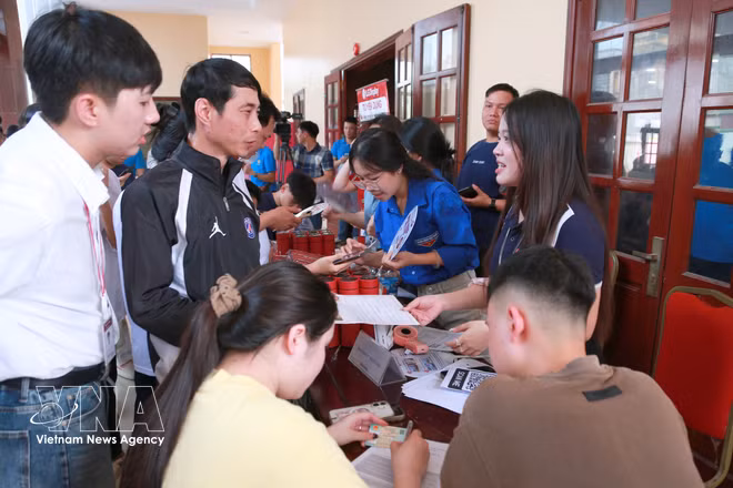 As of June 2026, Vietnam had 499 licensed enterprises providing overseas employment services. (Photo: VNA)