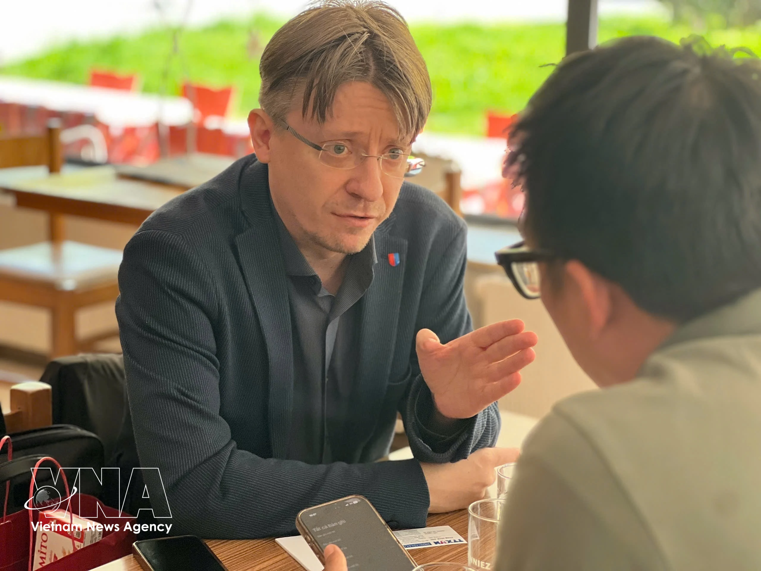 General Secretary of the Communist Party of Switzerland Massimiliano Ay (left) in an interview with the Vietnam News Agency (VNA)'s reporter. (Photo: VNA)