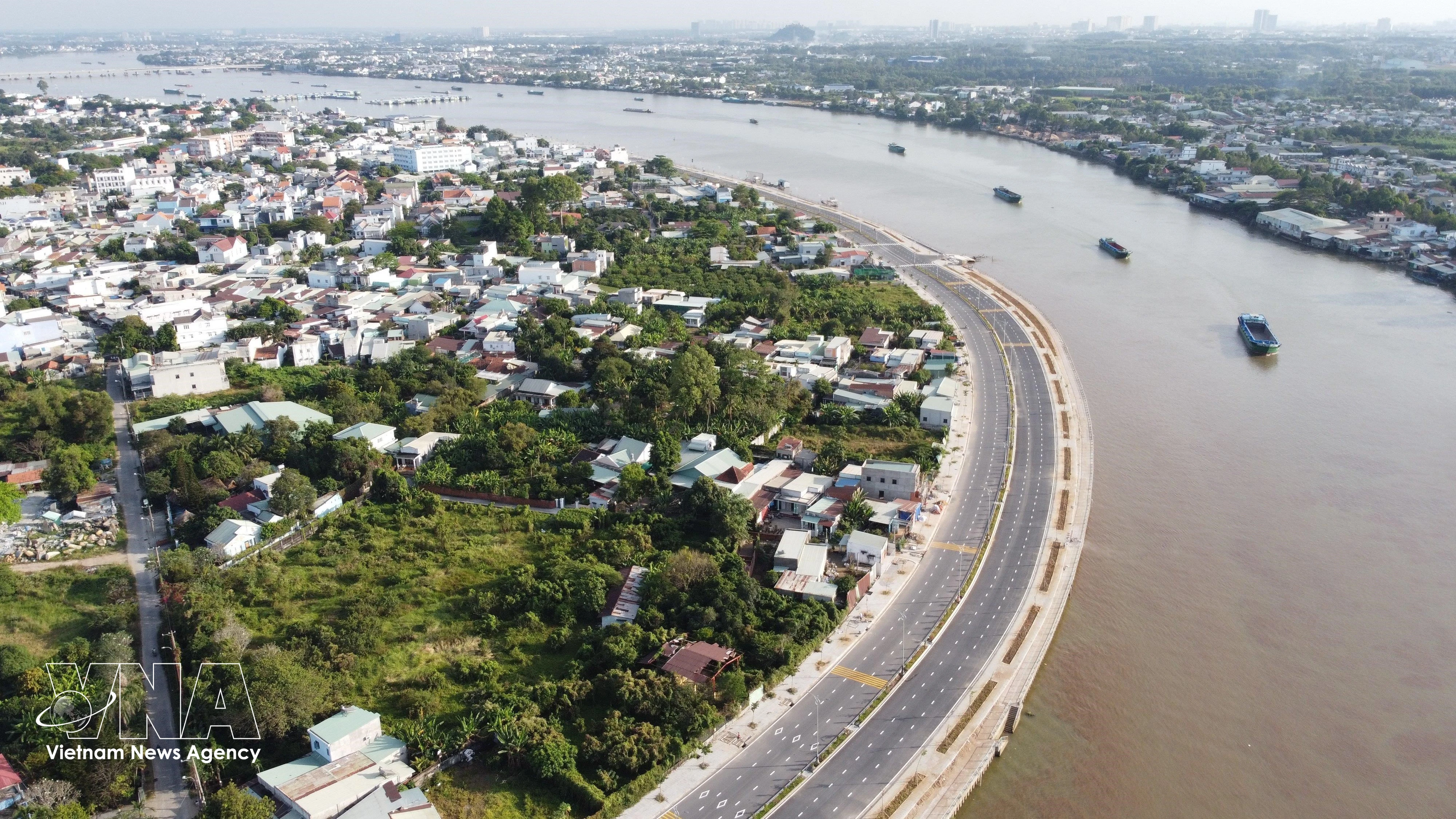 The Dong Nai River corridor economic axis, along with the Free Trade Zone and the Airport Urban Area, is expected to become a new growth pole for Dong Nai. (Photo: VNA)