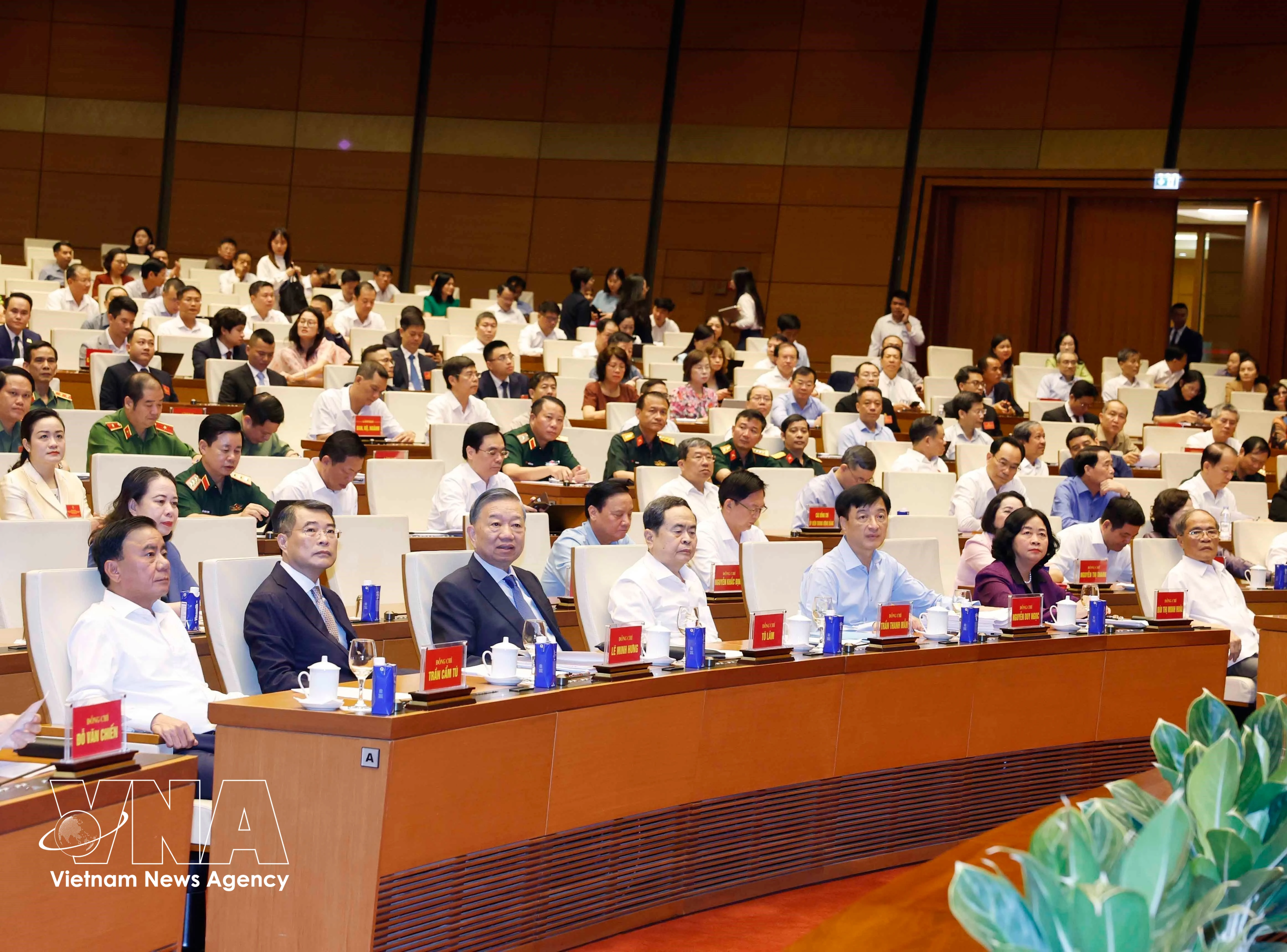 Party General Secretary and State President To Lam (3rd from left, first row) and other leaders at the conference. (Photo: VNA)