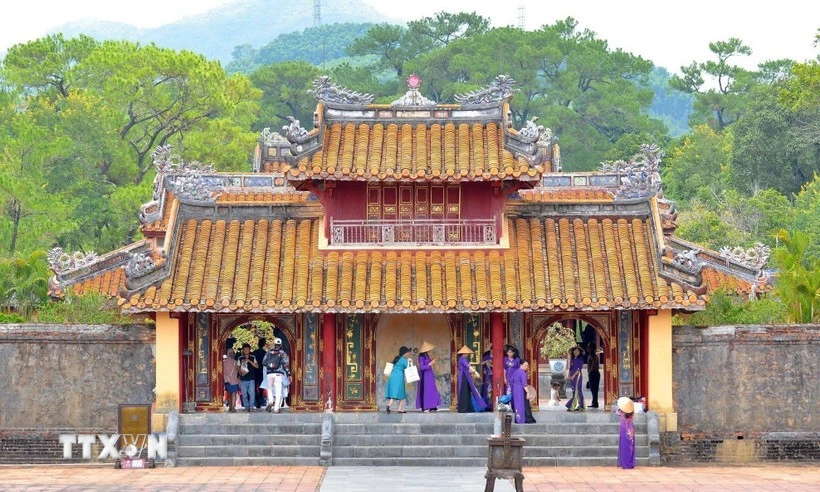 Tourists in Hue city. (Photo: VNA)