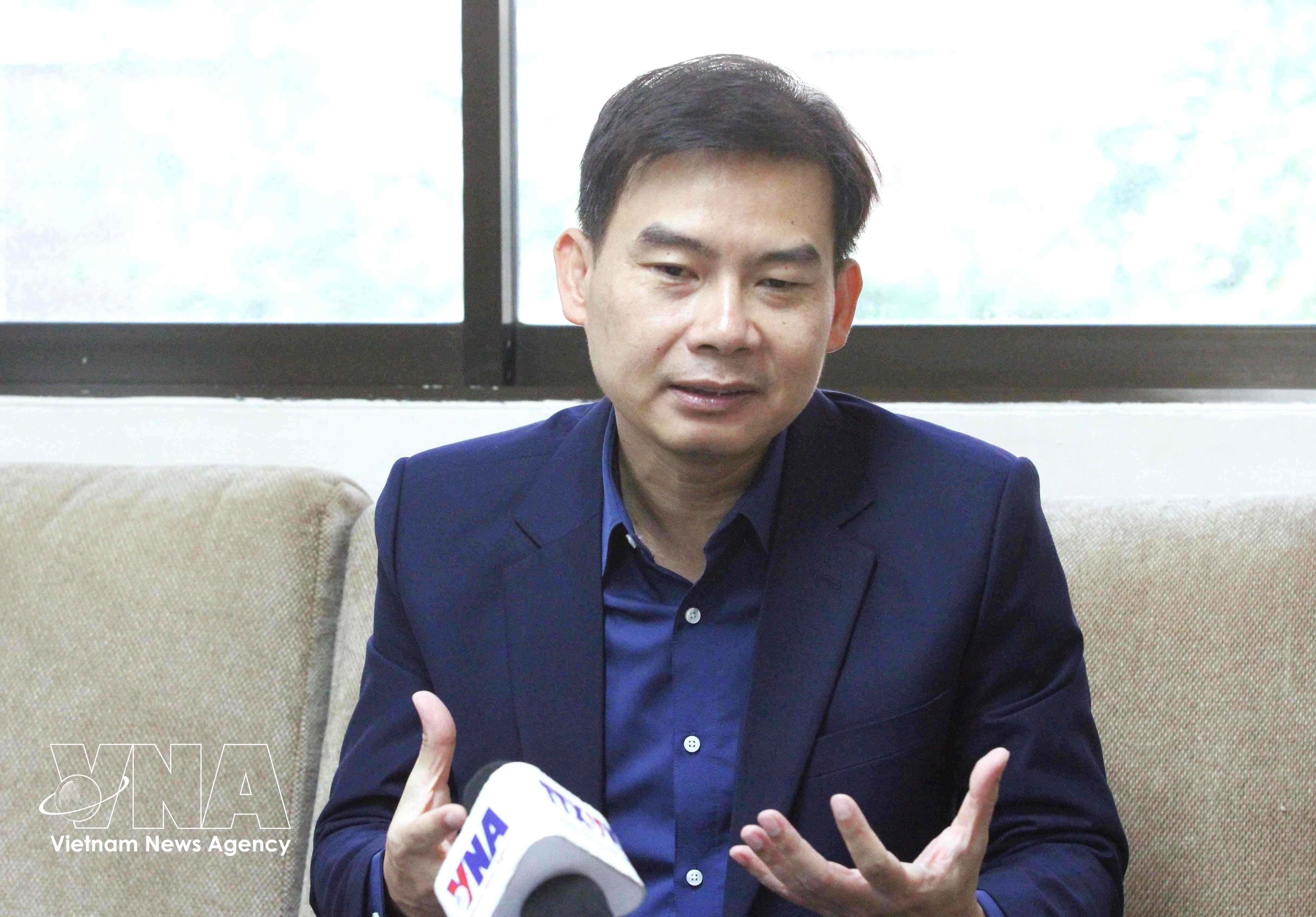 Dr. Chheang Vannarith, Deputy Secretary-General and Chairman of the Advisory Council of the Cambodian National Assembly, speaks to Vietnam News Agency's correspondents in Phnom Penh. (Photo: VNA)