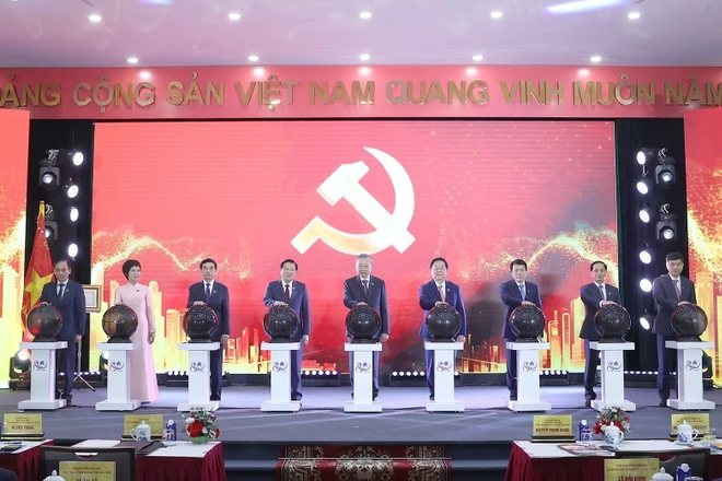 General Secretary To Lam attends launch of 14th National Party Congress official website