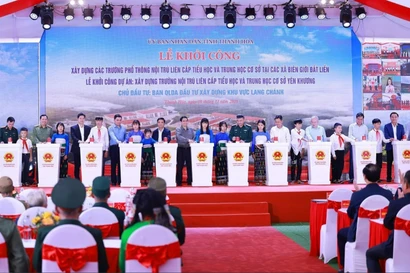 Prime Minister Pham Minh Chinh attends the ground-breaking ceremony for the Yen Khuong Primary and Lower Secondary Boarding School in Thanh Hoa province on November 10, 2025. (Photo: VNA) 
