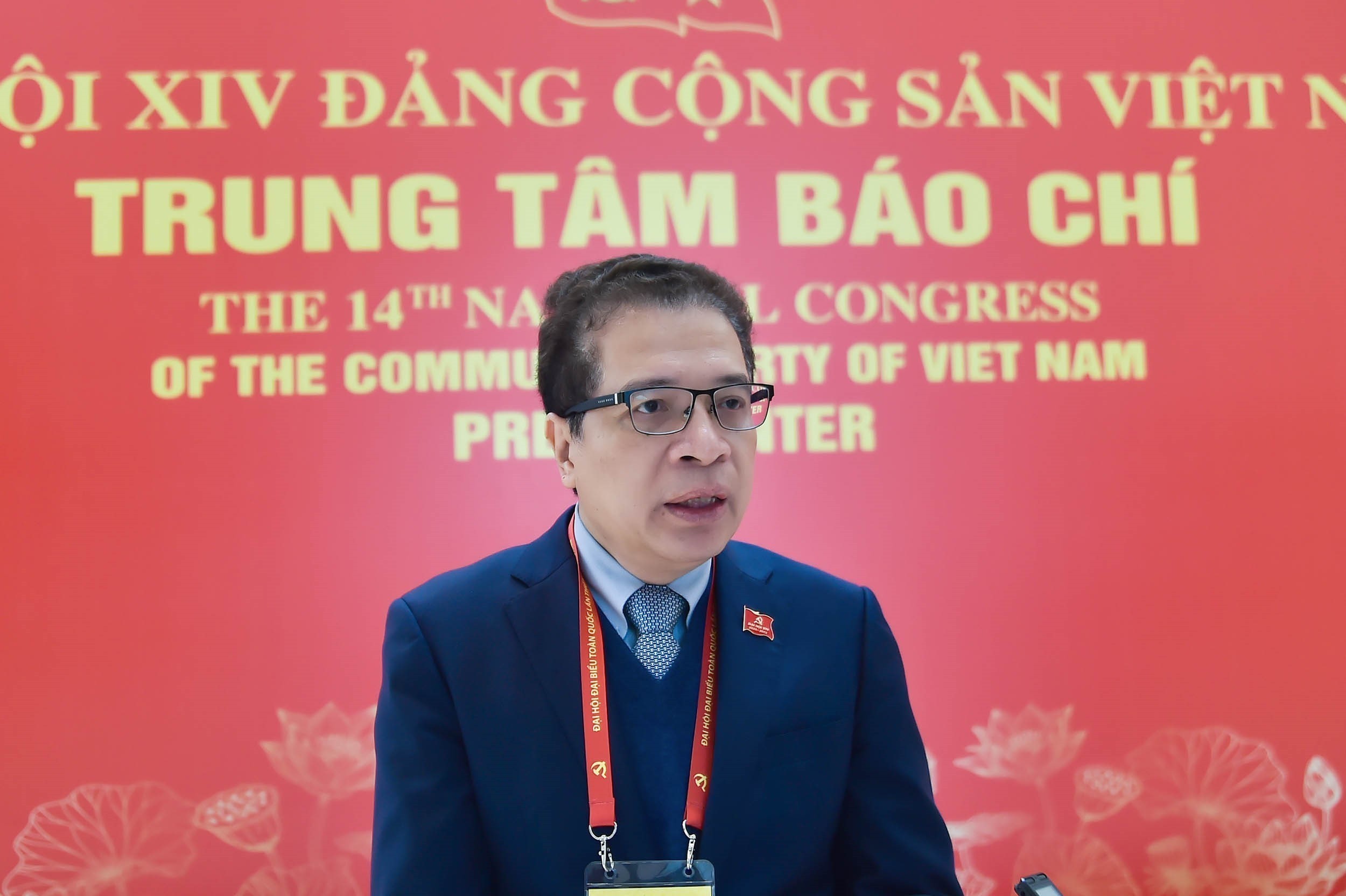 Ambassador Dang Minh Khoi, a delegate from the Party Organisation of the Ministry of Foreign Affairs, speaks to the Vietnam News Agency (VNA) on the sidelines of the 14th National Party Congress. (Photo: VNA)