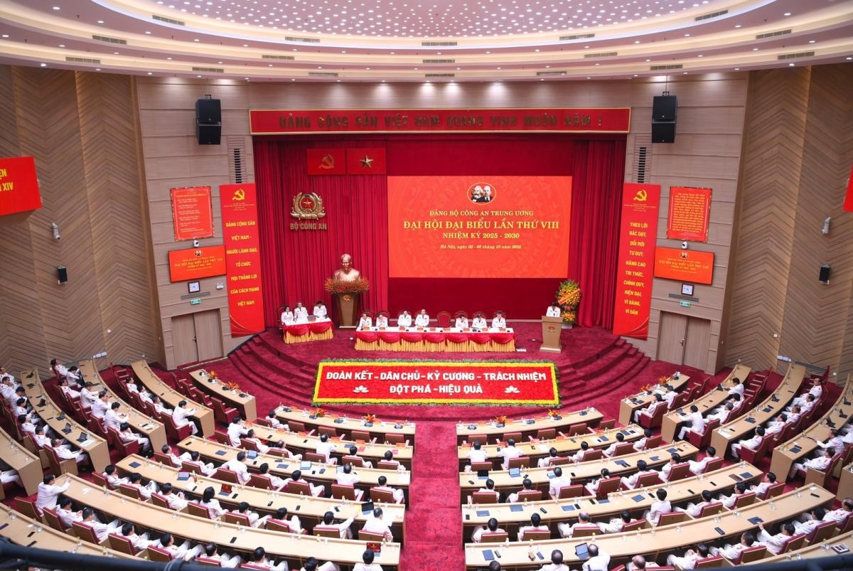 At the closing ceremony of the 8th Congress of the Central Public Security Party Organisation (Photo: VNA)