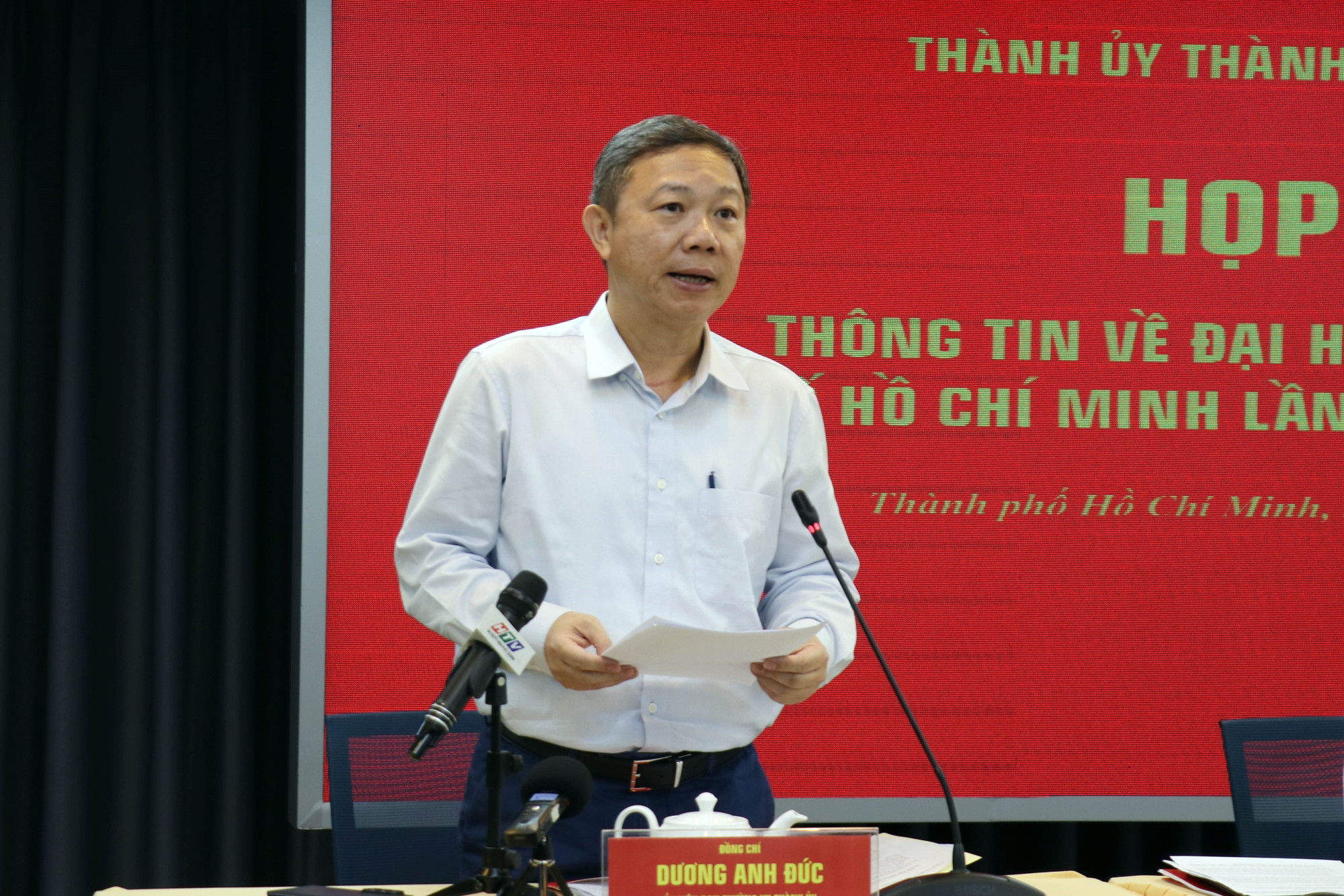 Duong Anh Duc, head of the city Party Committee's Commission for Information, Education and Mass Mobilisation, speaks at the press conference. (Photo: VNA) vna-potal-tien-toi-dai-hoi-xiv-cua-dang-dai-hoi-dang-bo-tp-ho-chi-minh-se-dien-ra-tu-ngay-13-1510-8325456.jpg
