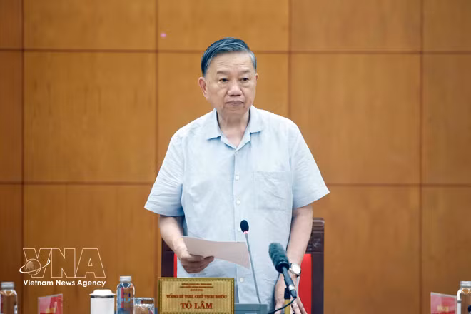 Top leader urges green, self-reliant materials industry