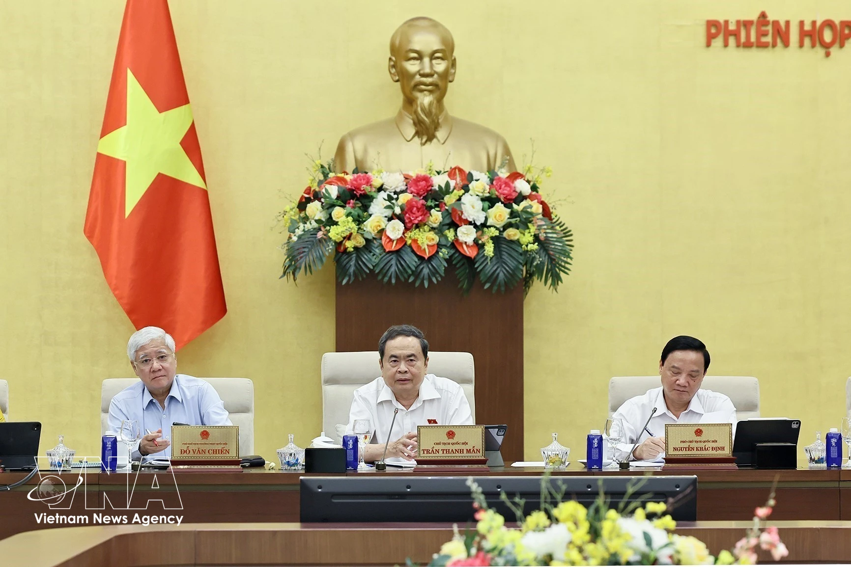 NA President Tran Thanh Man (centre) speaks at the NA Standing Committee's sixth session on September 21. (Photo: VNA)