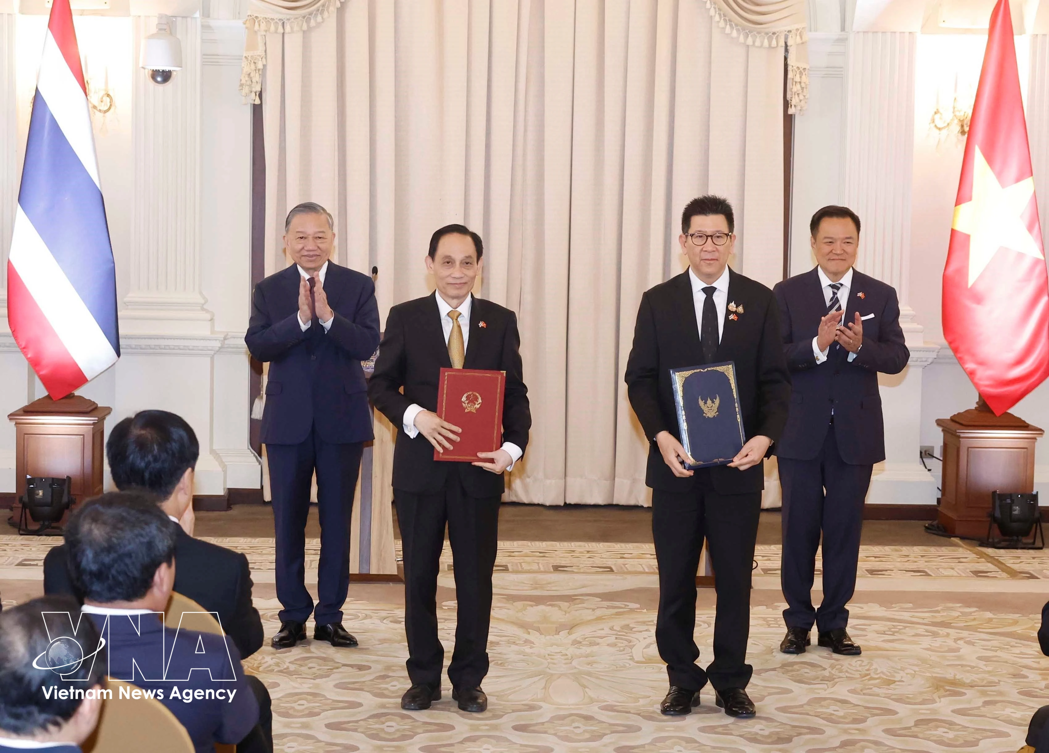 General Secretary of the Communist Party of Vietnam Central Committee and President of Vietnam To Lam and Prime Minister of Thailand Anutin Charnvirakul witness the exchange of an Action Programme for implementing the Vietnam-Thailand Comprehensive Strategic Partnership for the 2026-2031 period on May 28. (Photo: VNA)