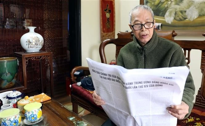 Nguyen Thanh, former Director of the Department of Culture and Information of former Thai Binh province, who has 60-year Party membership (Photo: VNA)