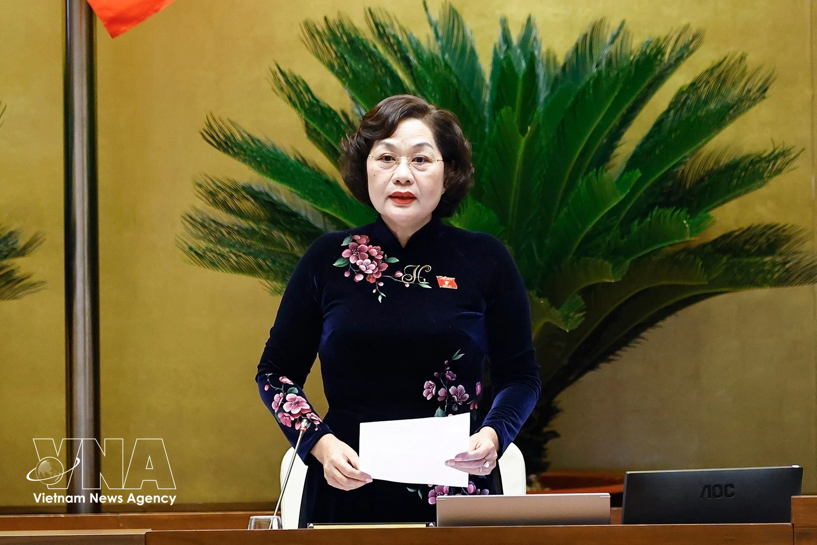 NA Vice Chairwoman Nguyen Thi Hong speaks at the NA's working session on April 21. (Photo: VNA)