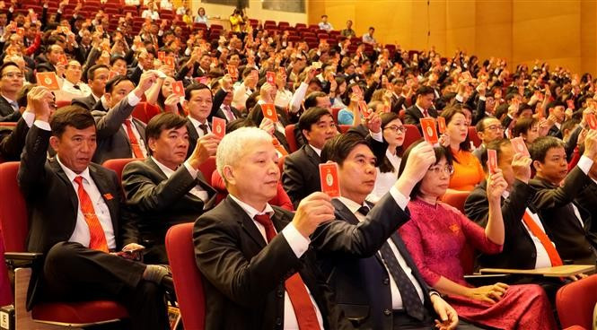 Delegates vote to approve the resolution (Photo: VNA) gia-lai-2.jpg